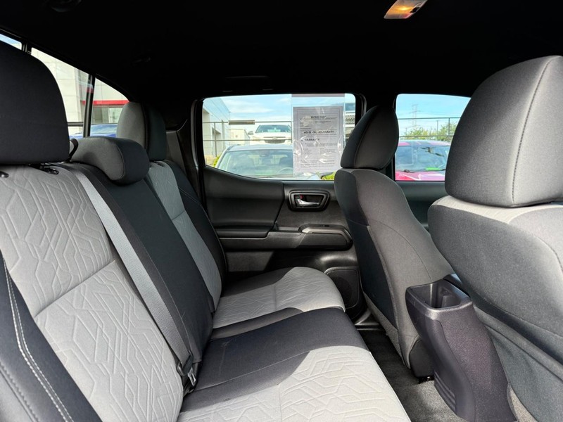 Toyota Tacoma 4WD Vehicle Image 10