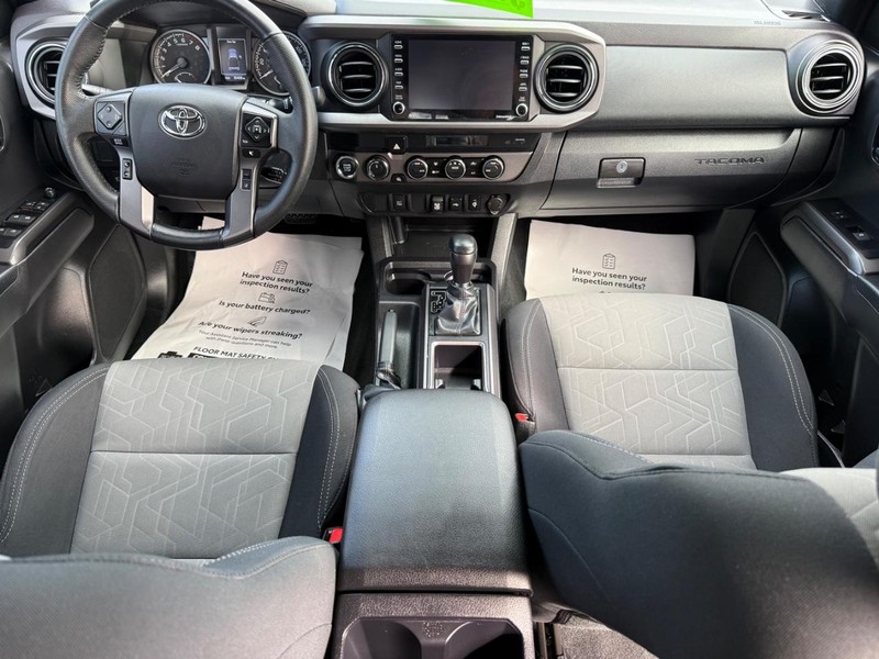 Toyota Tacoma 4WD Vehicle Image 11