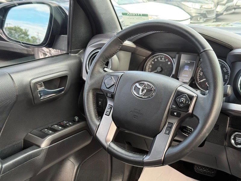 Toyota Tacoma 4WD Vehicle Image 12