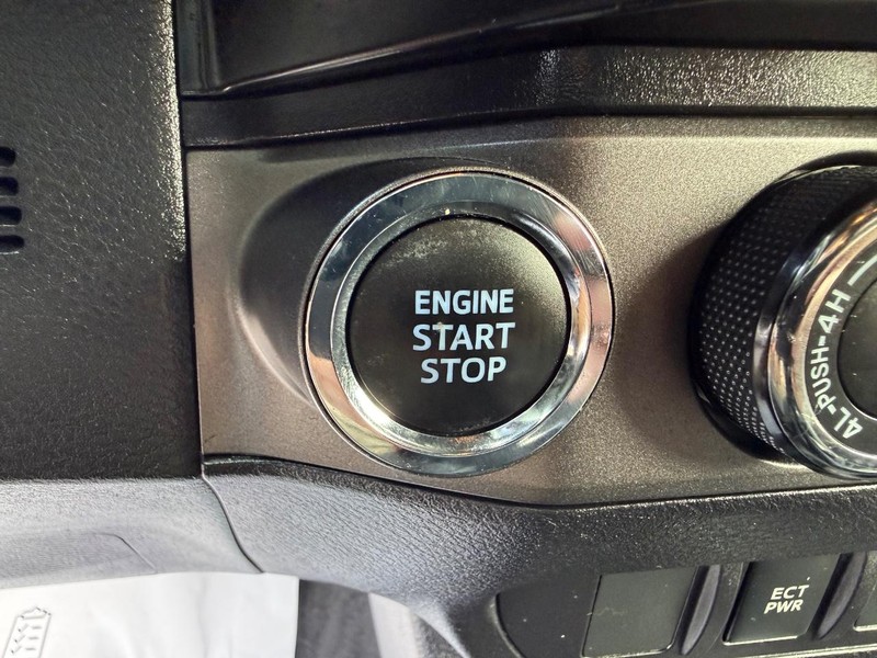 Toyota Tacoma 4WD Vehicle Image 15