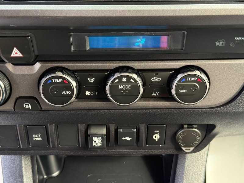 Toyota Tacoma 4WD Vehicle Image 18