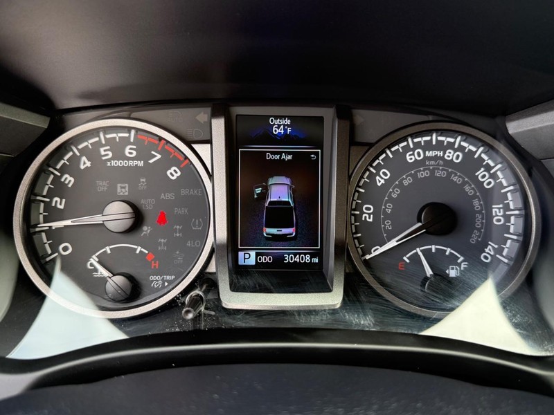 Toyota Tacoma 4WD Vehicle Image 21