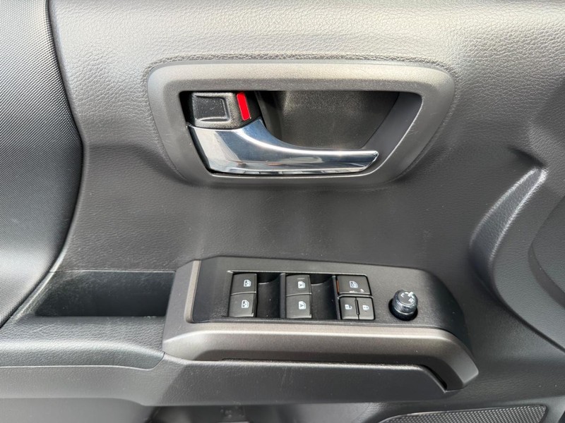 Toyota Tacoma 4WD Vehicle Image 23