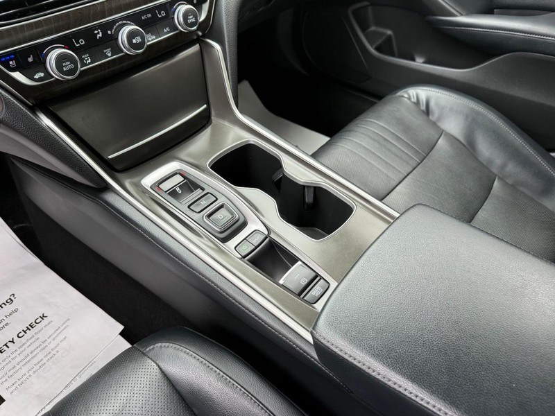 Honda Accord Sedan Vehicle Image 21