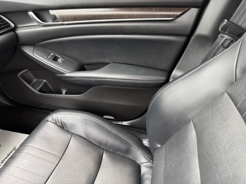 Honda Accord Sedan Vehicle Image 22