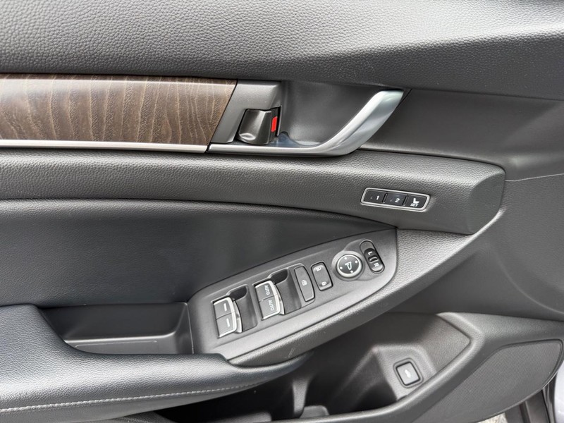 Honda Accord Sedan Vehicle Image 26