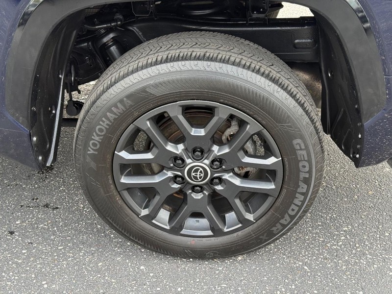 Toyota Tundra 4WD Vehicle Image 06