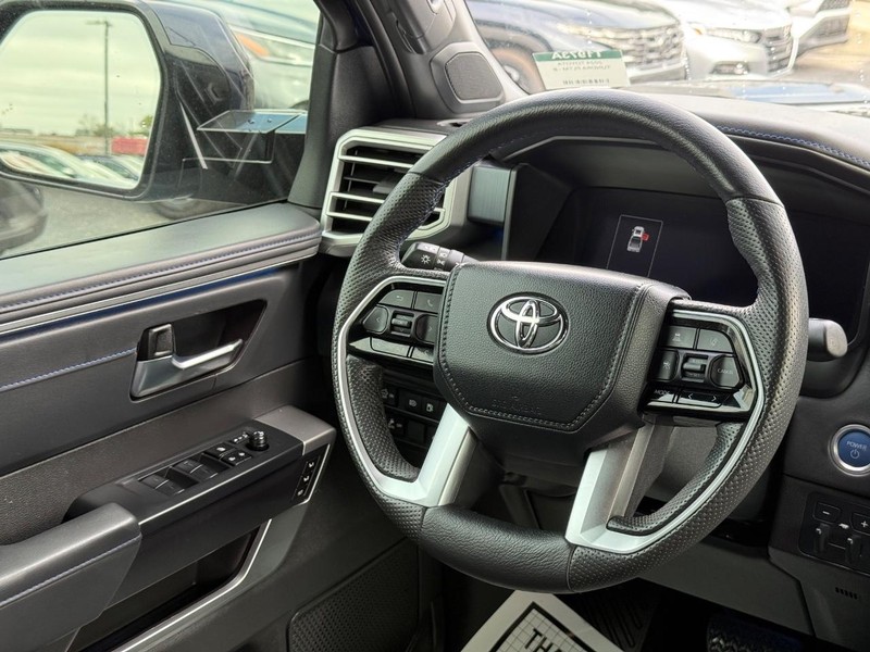 Toyota Tundra 4WD Vehicle Image 12