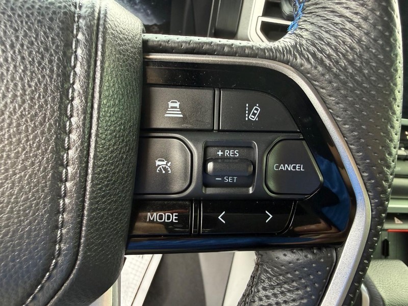 Toyota Tundra 4WD Vehicle Image 14