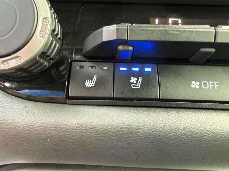 Toyota Tundra 4WD Vehicle Image 16
