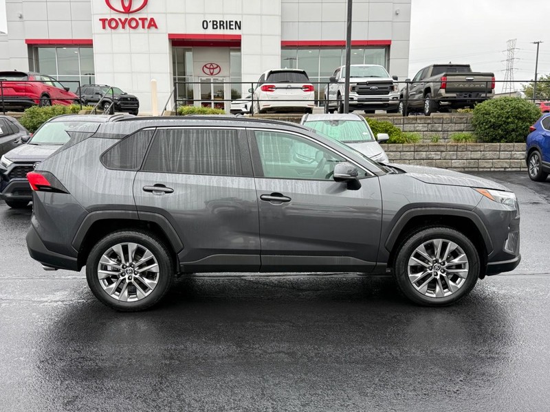 Toyota RAV4 Vehicle Image 02