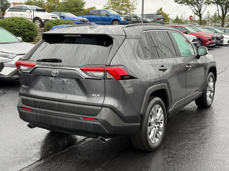 Toyota RAV4 Vehicle Image 03