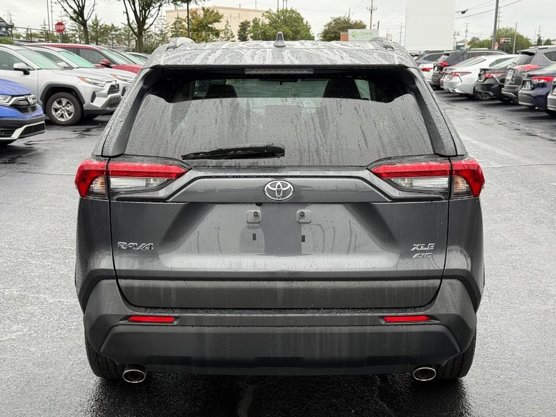 Toyota RAV4 Vehicle Image 04