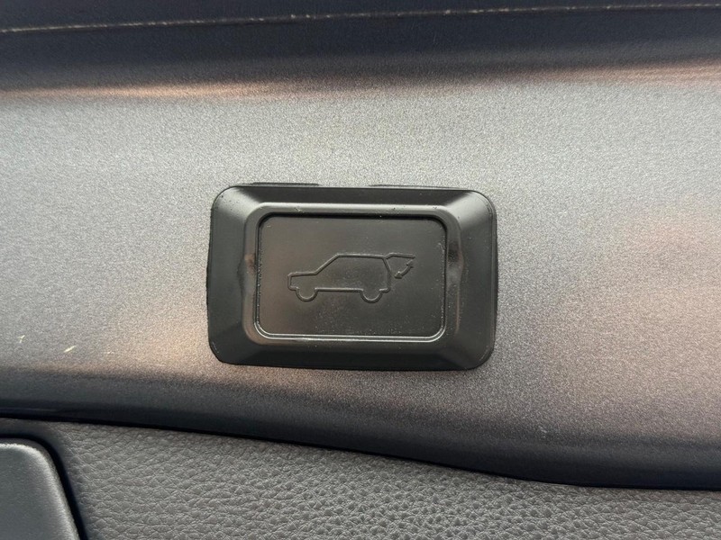 Toyota RAV4 Vehicle Image 08