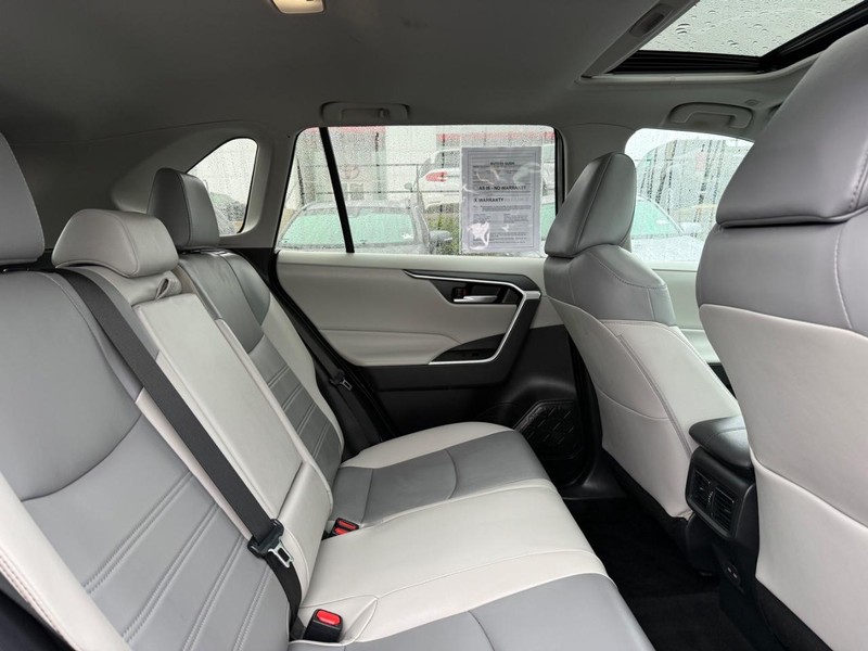 Toyota RAV4 Vehicle Image 11