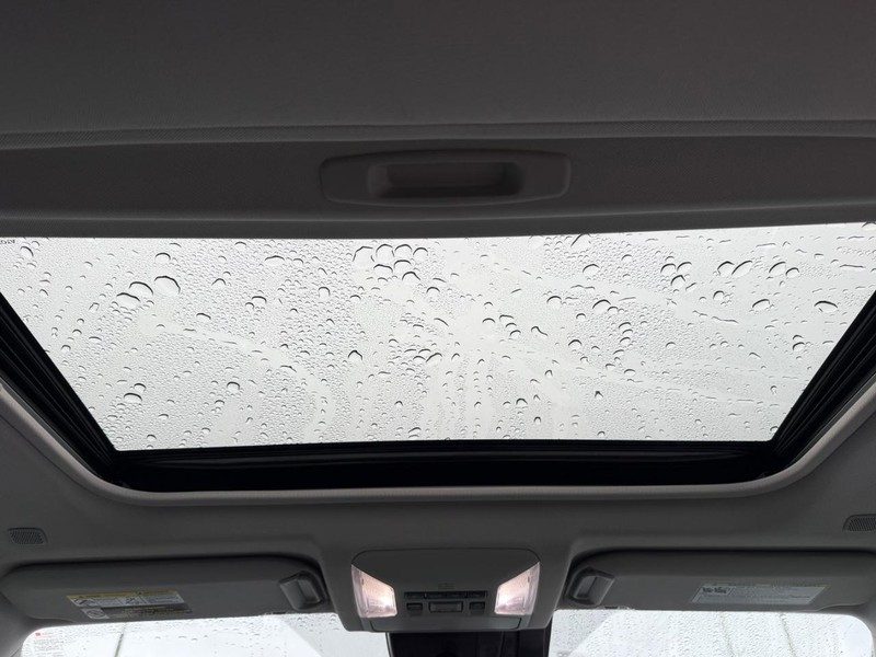 Toyota RAV4 Vehicle Image 12