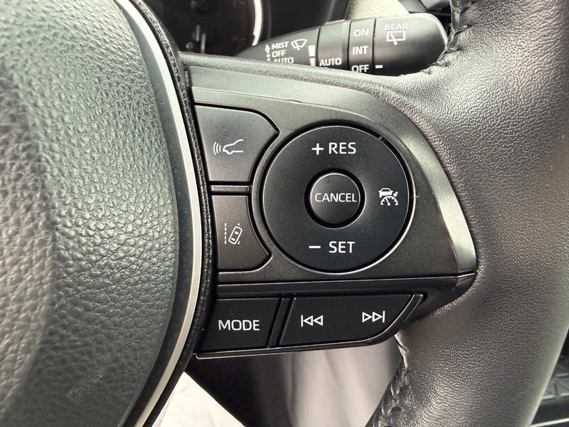 Toyota RAV4 Vehicle Image 16