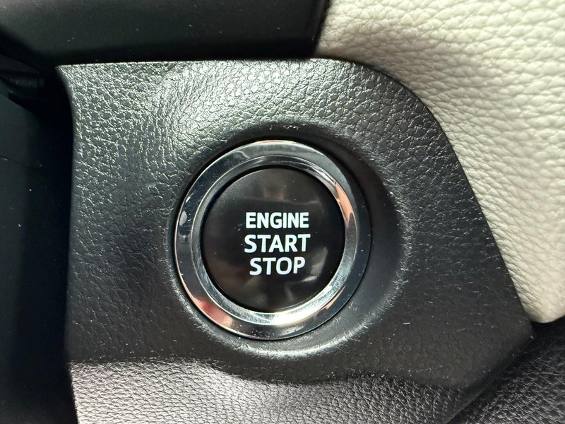 Toyota RAV4 Vehicle Image 17