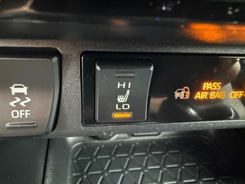 Toyota RAV4 Vehicle Image 18
