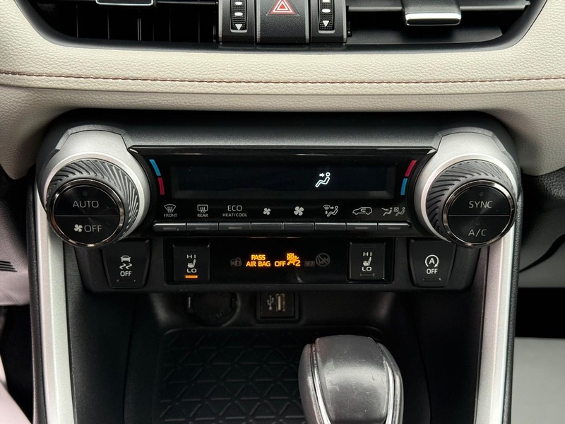 Toyota RAV4 Vehicle Image 21