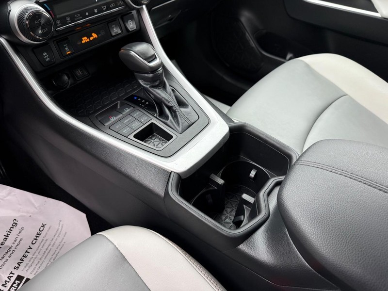 Toyota RAV4 Vehicle Image 22