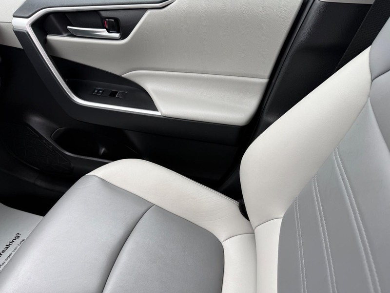 Toyota RAV4 Vehicle Image 23