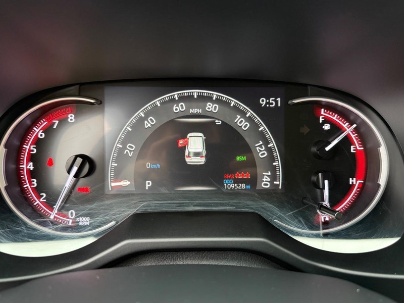 Toyota RAV4 Vehicle Image 25