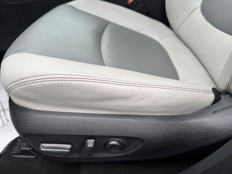 Toyota RAV4 Vehicle Image 28