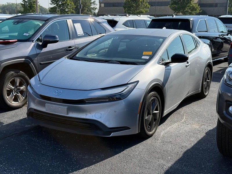 Toyota Prius Vehicle Image 02
