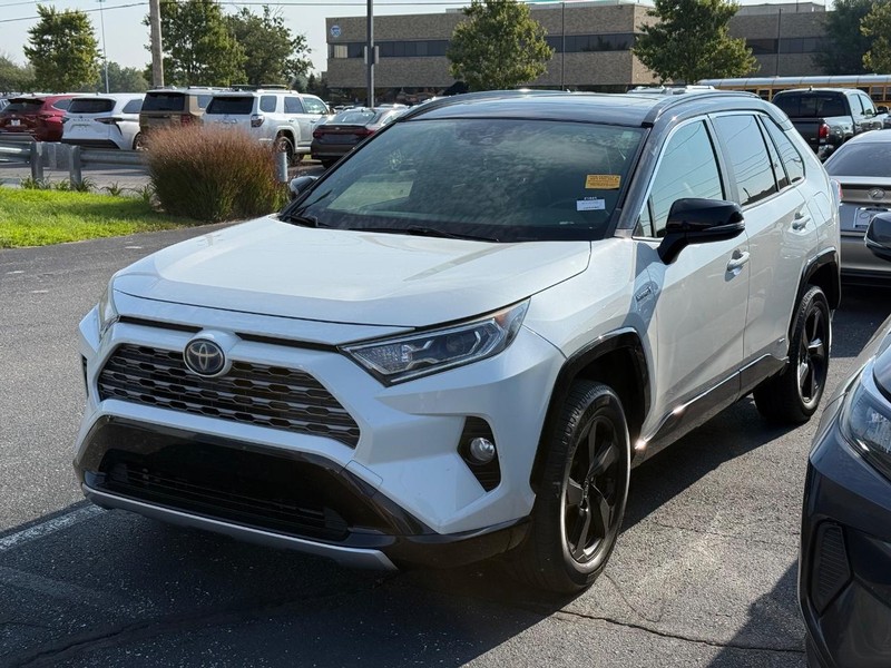 Toyota RAV4 Vehicle Image 02