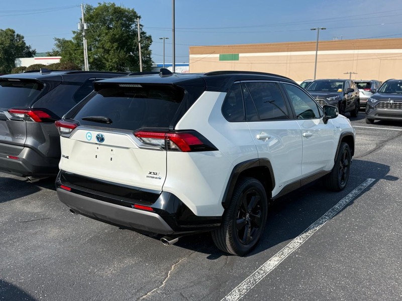 Toyota RAV4 Vehicle Image 04