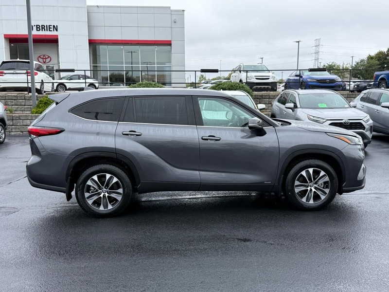 Toyota Highlander Vehicle Image 02
