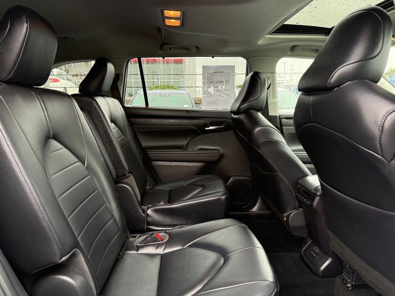 Toyota Highlander Vehicle Image 11