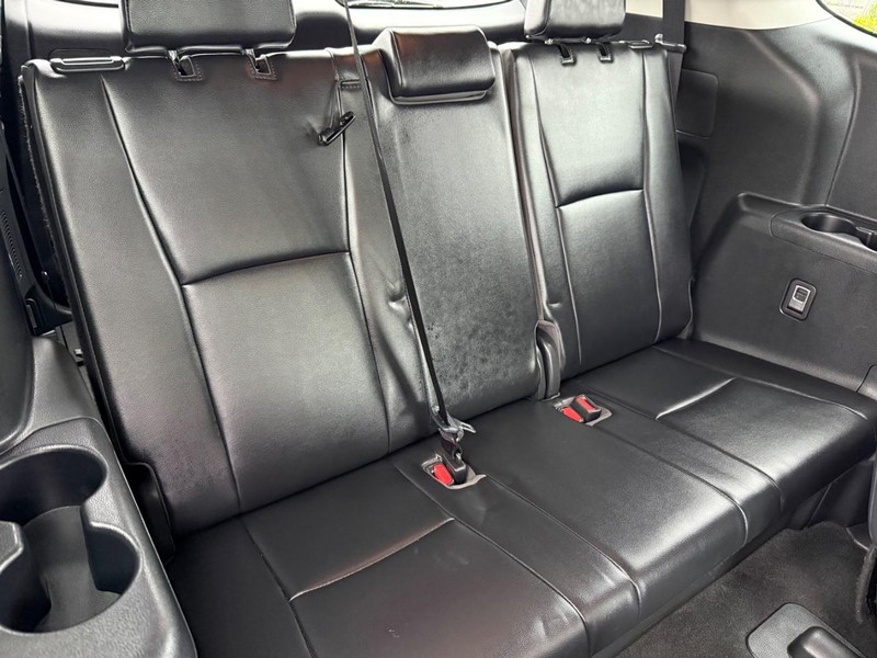 Toyota Highlander Vehicle Image 12