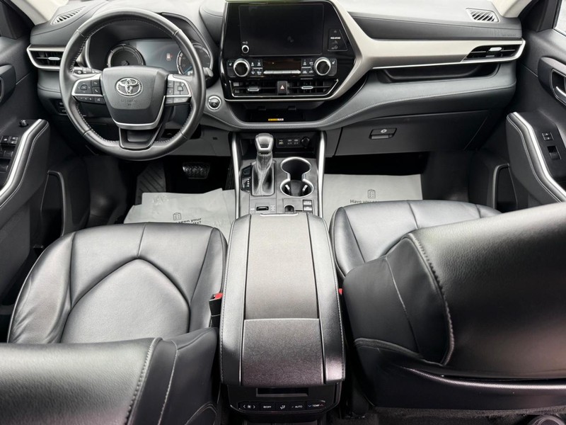 Toyota Highlander Vehicle Image 14