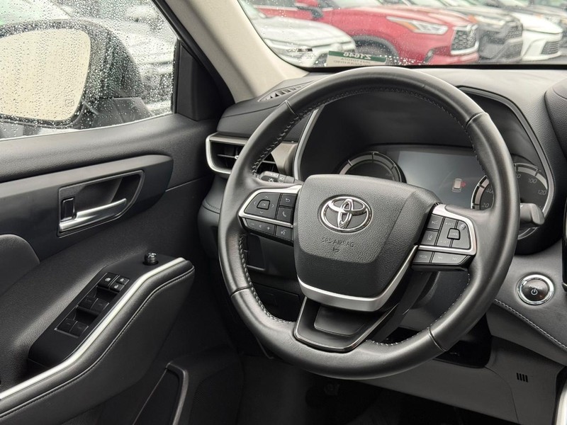 Toyota Highlander Vehicle Image 15