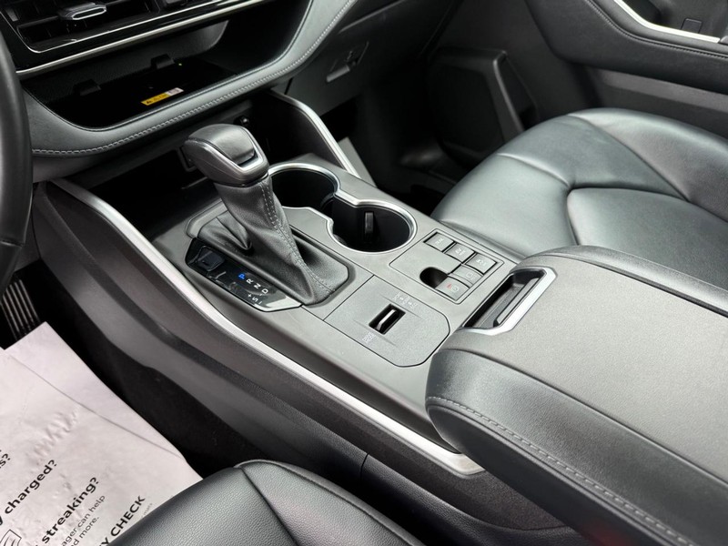 Toyota Highlander Vehicle Image 22