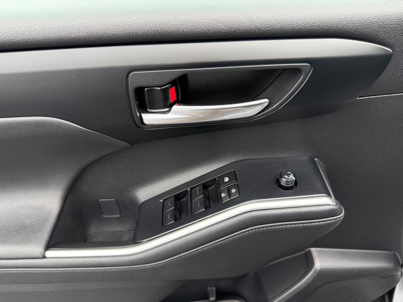 Toyota Highlander Vehicle Image 27