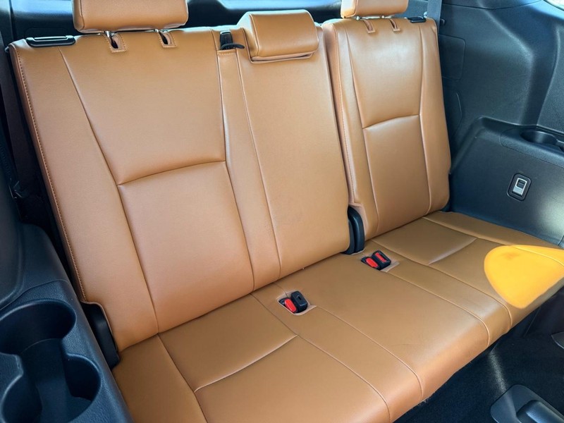 Toyota Highlander Vehicle Image 12