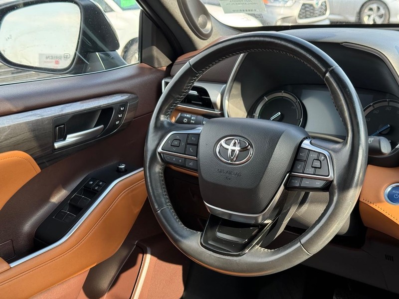 Toyota Highlander Vehicle Image 15