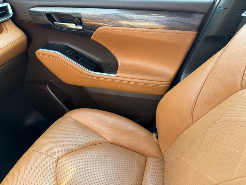 Toyota Highlander Vehicle Image 23