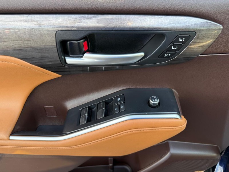 Toyota Highlander Vehicle Image 27