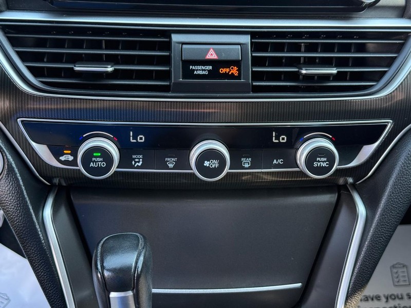 Honda Accord Sedan Vehicle Image 18
