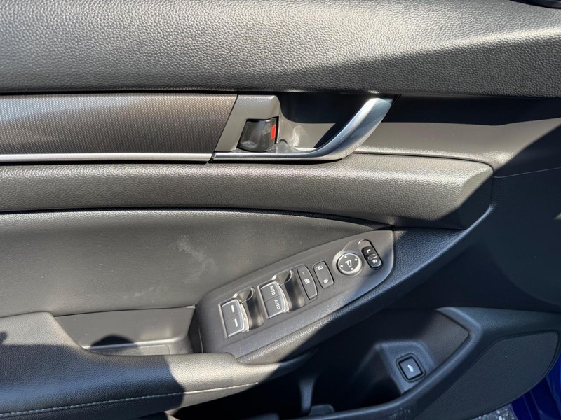 Honda Accord Sedan Vehicle Image 23