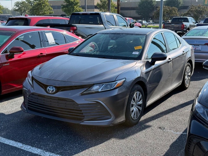 Toyota Camry Vehicle Image 02