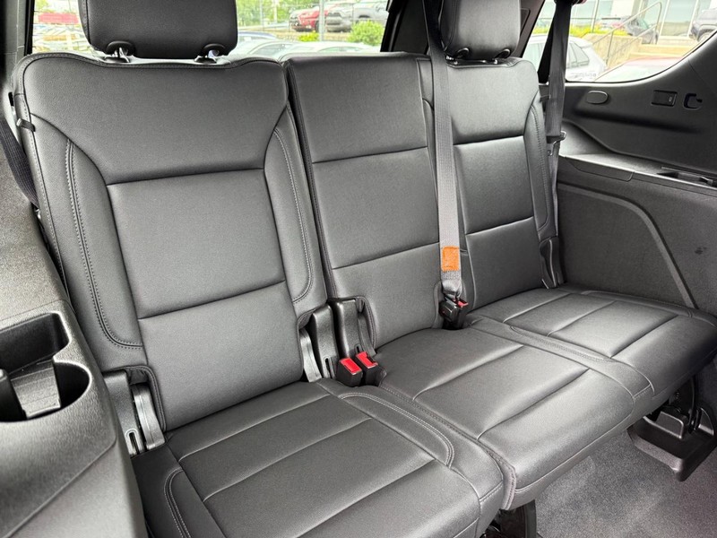 Chevrolet Tahoe Vehicle Image 12