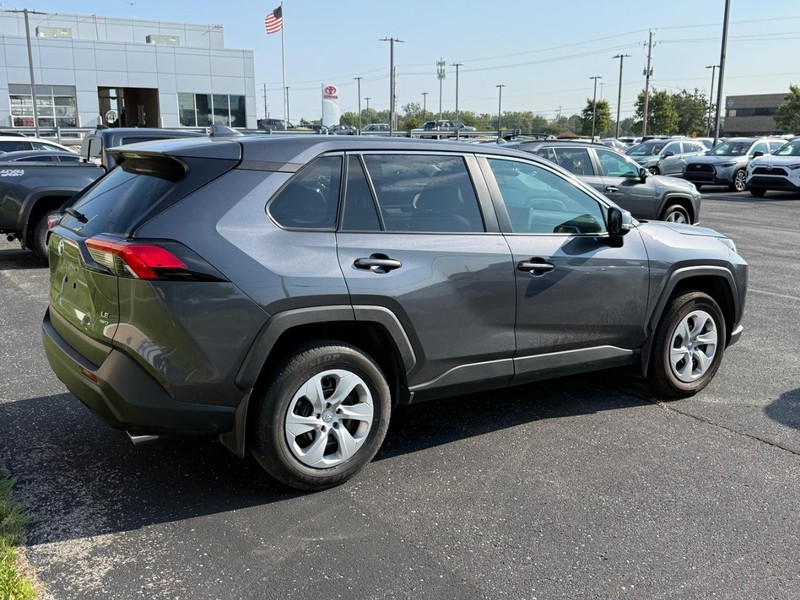 Toyota RAV4 Vehicle Image 04