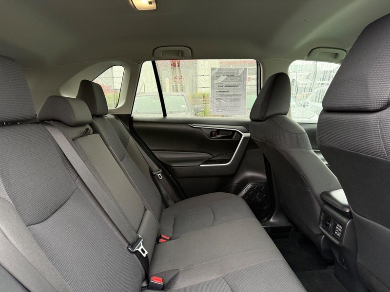 Toyota RAV4 Vehicle Image 10