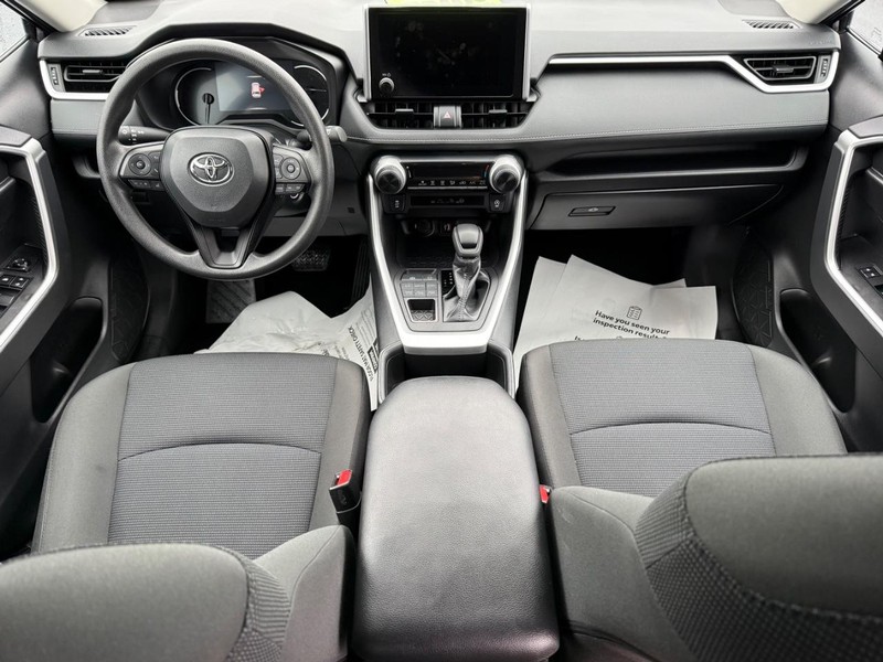 Toyota RAV4 Vehicle Image 11