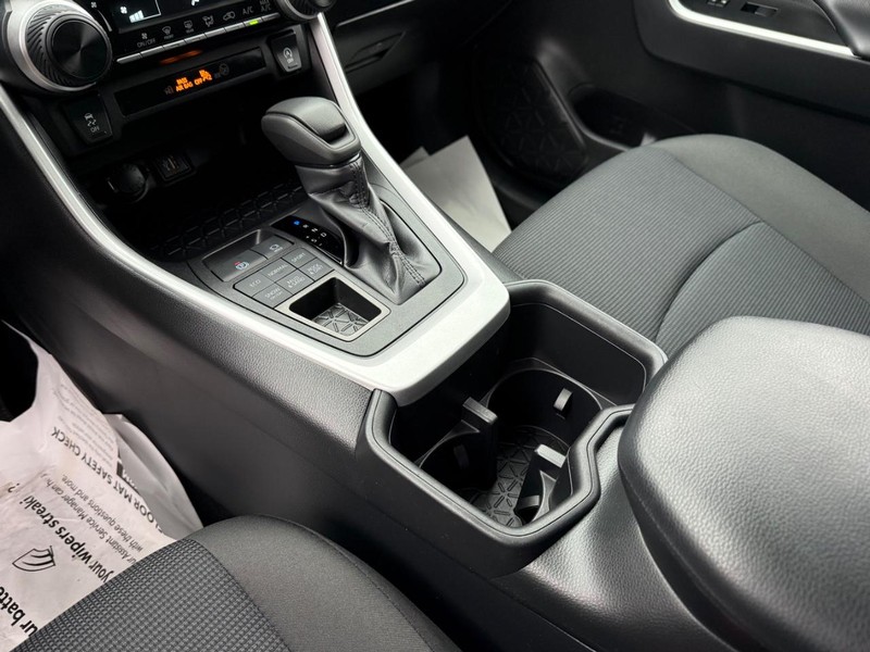 Toyota RAV4 Vehicle Image 18